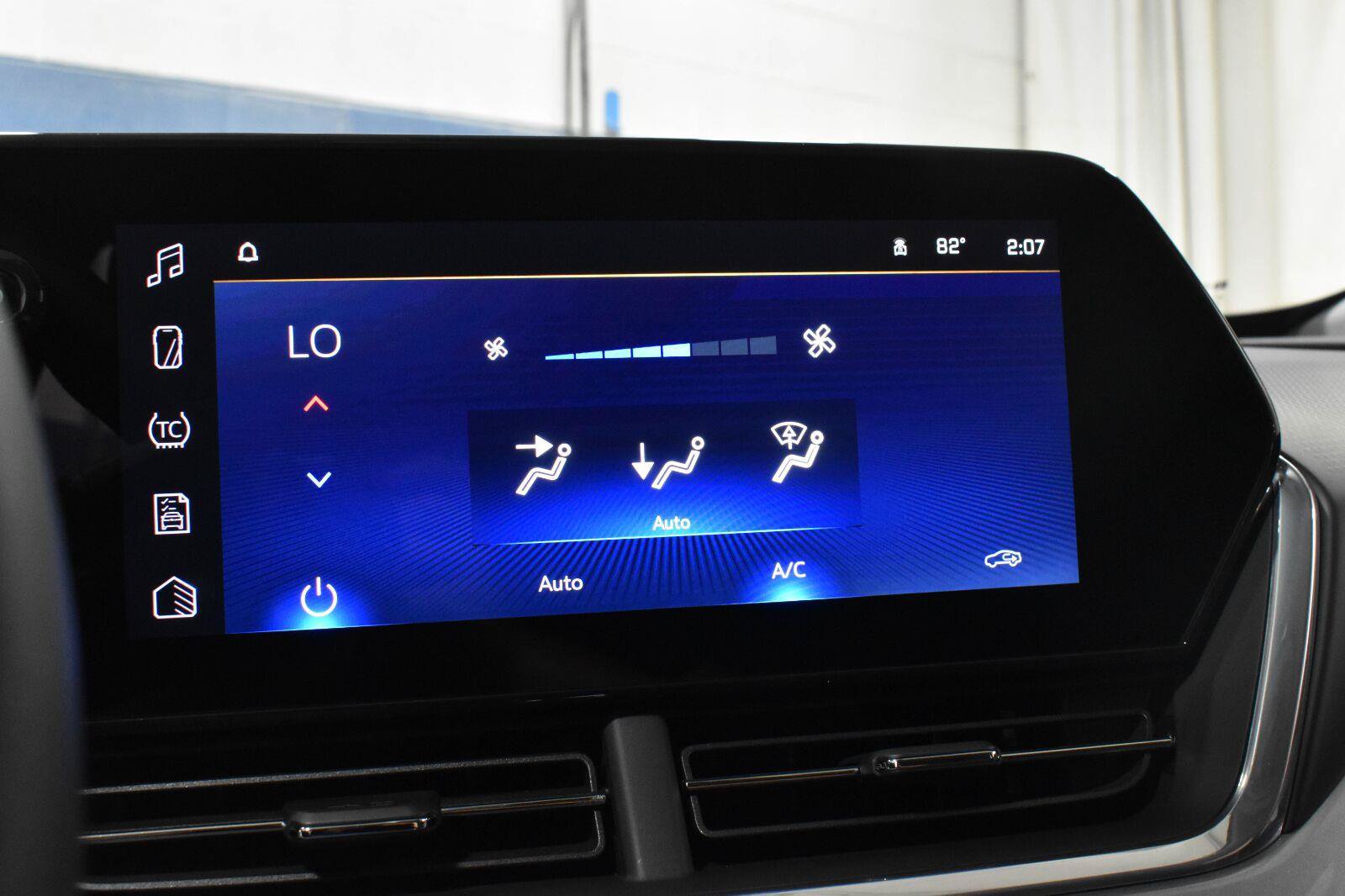 Used 2024 Chevrolet Trax LT w/ Driver Confidence Package FWD image 14