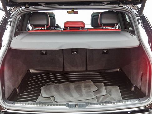 Certified 2023 Porsche Macan AWD/4WD image 33