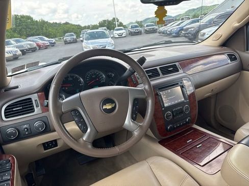 Used 2013 Chevrolet Avalanche LTZ AWD/4WD image 15