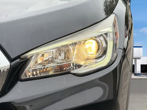 Used 2019 Subaru Ascent Premium image 9