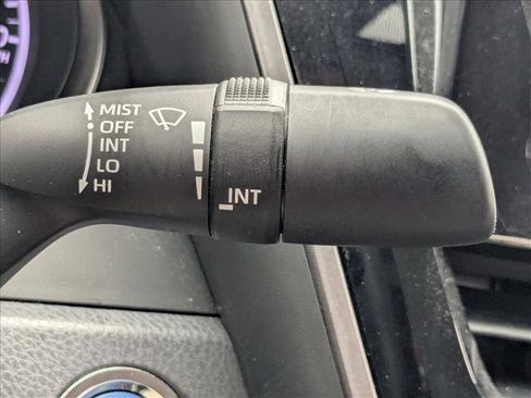 Used 2021 Toyota Camry SE image 12