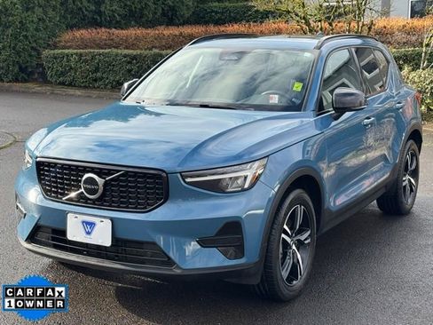 Used 2024 Volvo XC40 B5 Core image 3
