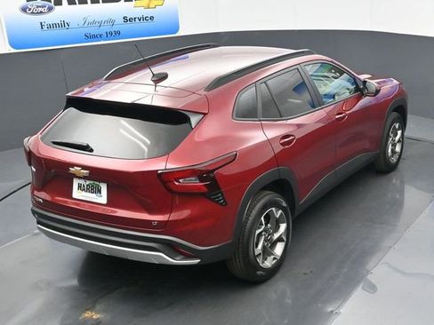 Used 2025 Chevrolet Trax LT w/ LT Convenience Package image 26