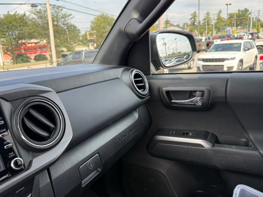 Used 2022 Toyota Tacoma TRD Off-Road w/ Technology Package AWD/4WD image 23