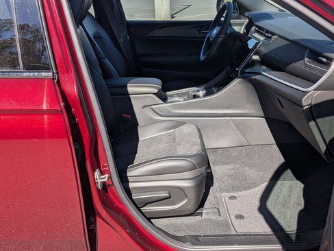 New 2025 Jeep Grand Cherokee Altitude image 31