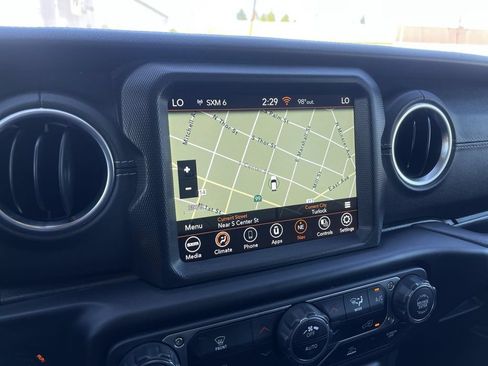 Used 2022 Jeep Gladiator Overland w/ Popular Equipment Package AWD/4WD image 14