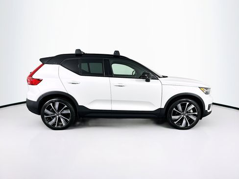 Used 2022 Volvo XC40 P8 Recharge Plus image 10