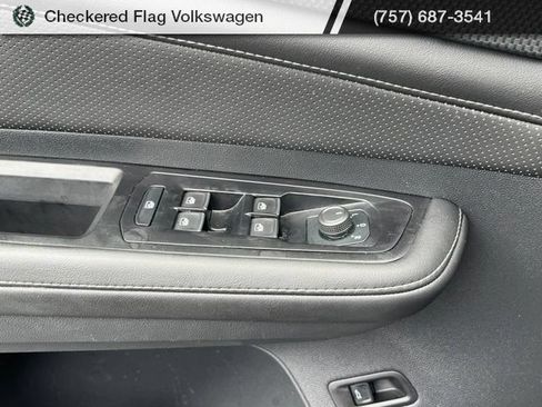 Used 2025 Volkswagen Atlas Cross Sport SEL AWD/4WD image 15
