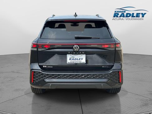 Certified 2026 Volkswagen Tiguan SEL R-Line AWD/4WD image 3