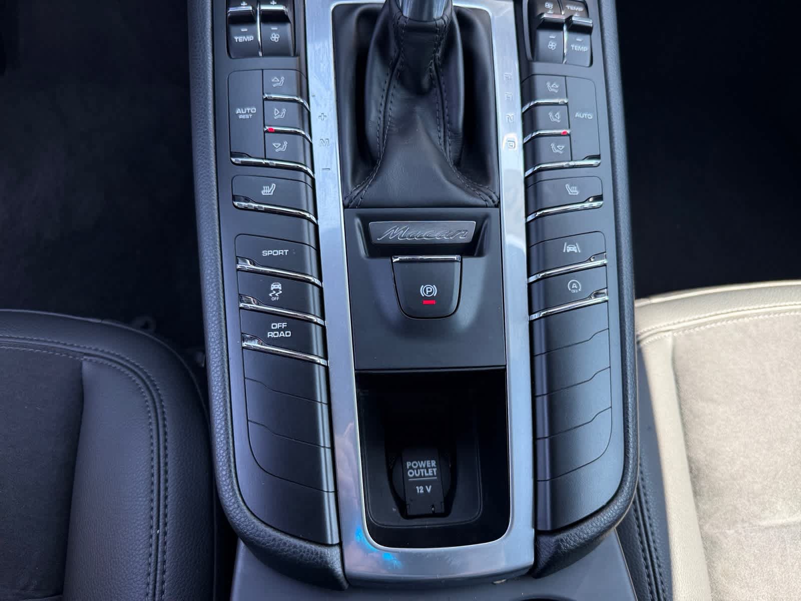 Used 2020 Porsche Macan AWD/4WD image 23