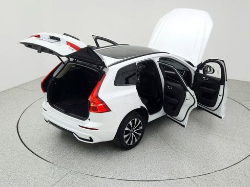 Certified 2025 Volvo XC60 B5 Plus image 41