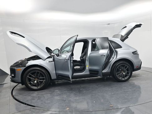 Used 2024 Porsche Macan Turbo AWD/4WD image 78