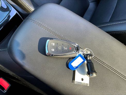 Used 2023 Chevrolet Equinox Premier image 35