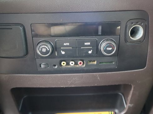 Used 2016 Chevrolet Suburban LTZ RWD image 34