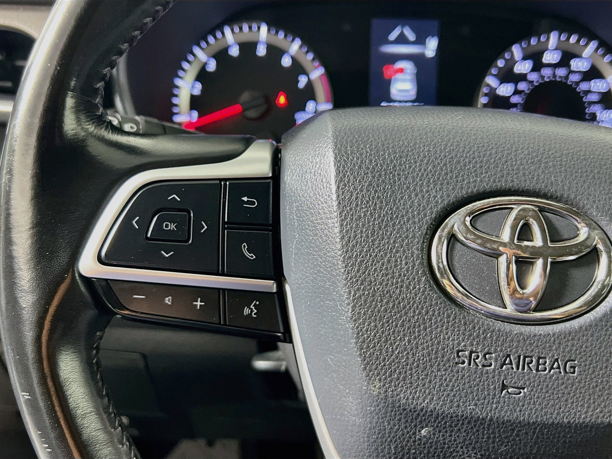 Used 2022 Toyota Highlander LE AWD/4WD image 18