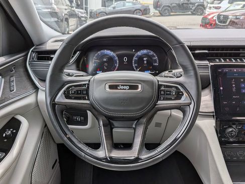 Used 2023 Jeep Grand Cherokee L Overland w/ Advanced Protech Group III AWD/4WD image 17