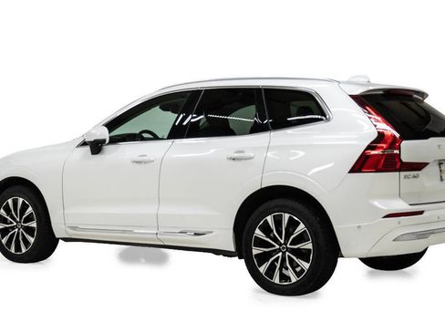 Used 2023 Volvo XC60 B5 Plus AWD/4WD image 4