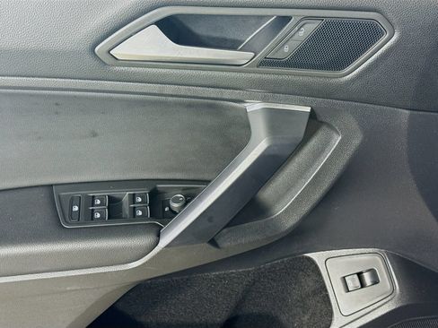 Used 2021 Volkswagen Tiguan SEL AWD/4WD image 11