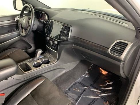 Used 2020 Jeep Grand Cherokee Altitude AWD/4WD image 6