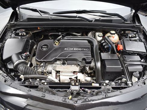 Used 2017 Chevrolet Malibu LT image 8