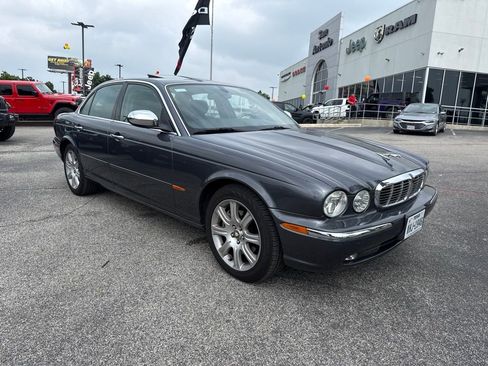 Used 2004 Jaguar XJ8 RWD image 1
