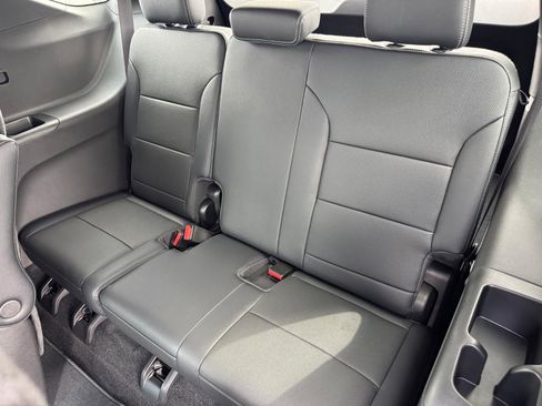 New 2026 Chevrolet Traverse LT w/ Sun and Wheel Package AWD/4WD image 7