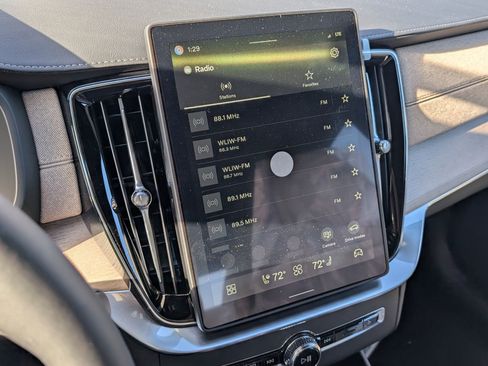 New 2026 Volvo XC90 B6 Plus w/ Protection Package Premier image 17