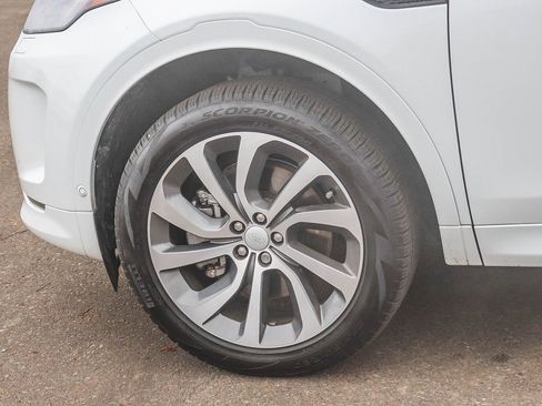 Used 2025 Land Rover Discovery Sport S image 9