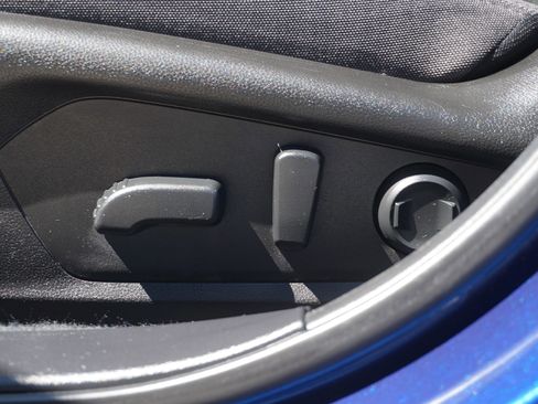 Used 2024 Subaru Crosstrek 2.0i Premium image 12