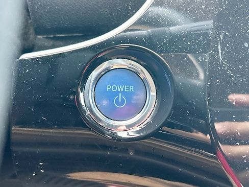 Used 2022 Toyota Prius L Eco FWD image 18