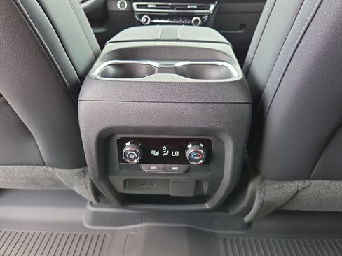 New 2026 Chevrolet Traverse Z71 w/ Enhanced Driving Package AWD/4WD image 13