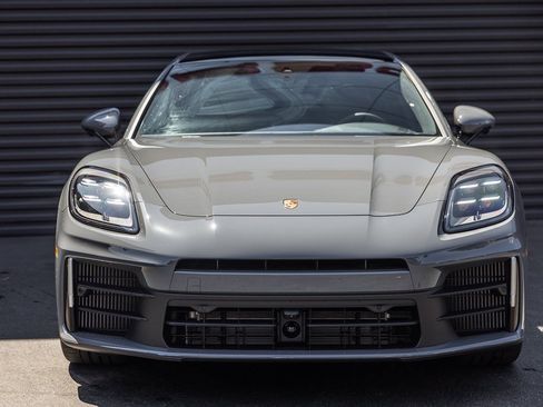 Used 2025 Porsche Panamera image 7