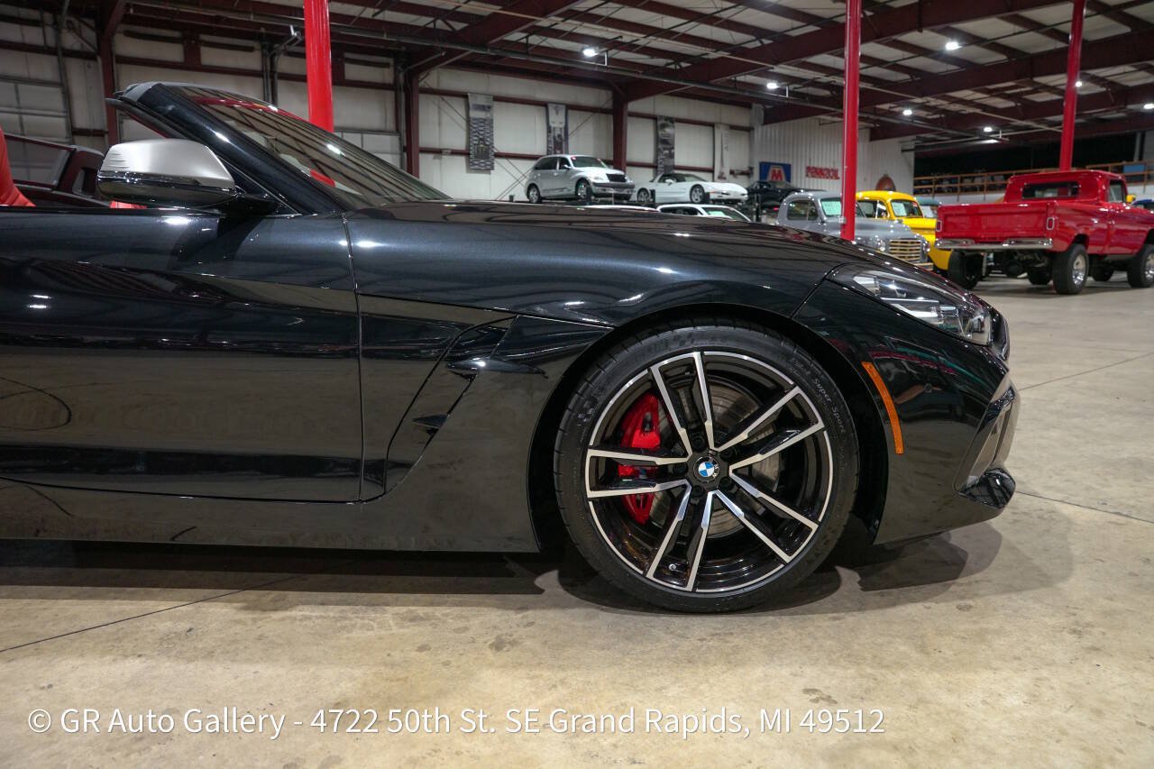 Used 2024 BMW Z4 M40i w/ Premium Package RWD image 11