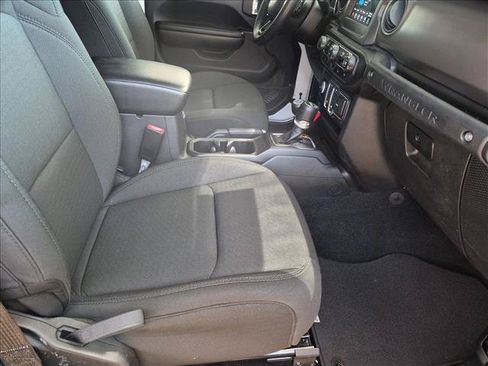 Used 2021 Jeep Wrangler Sport AWD/4WD image 18