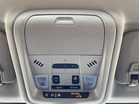 Used 2022 GMC Terrain SLT w/ Infotainment Package II image 22