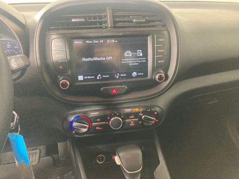 Used 2022 Kia Soul LX w/ Technology Package image 2