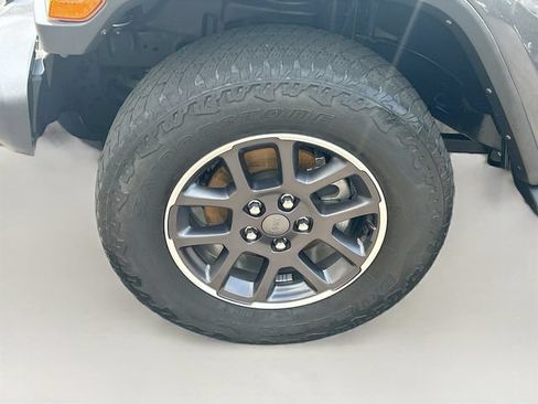 Used 2022 Jeep Gladiator Overland w/ LED Lighting Group AWD/4WD image 40