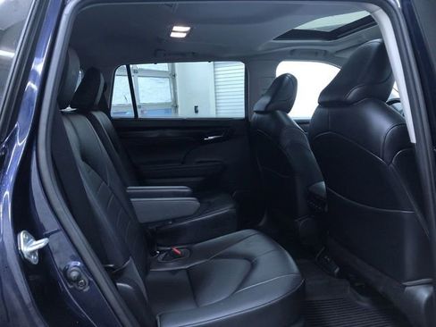 Certified 2021 Toyota Highlander XLE image 21