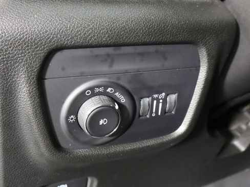 Used 2023 Jeep Grand Cherokee Limited w/ Black Appearance Package AWD/4WD image 21
