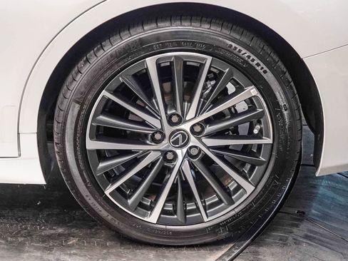 Used 2025 Lexus ES 300h w/ Premium Package FWD image 11
