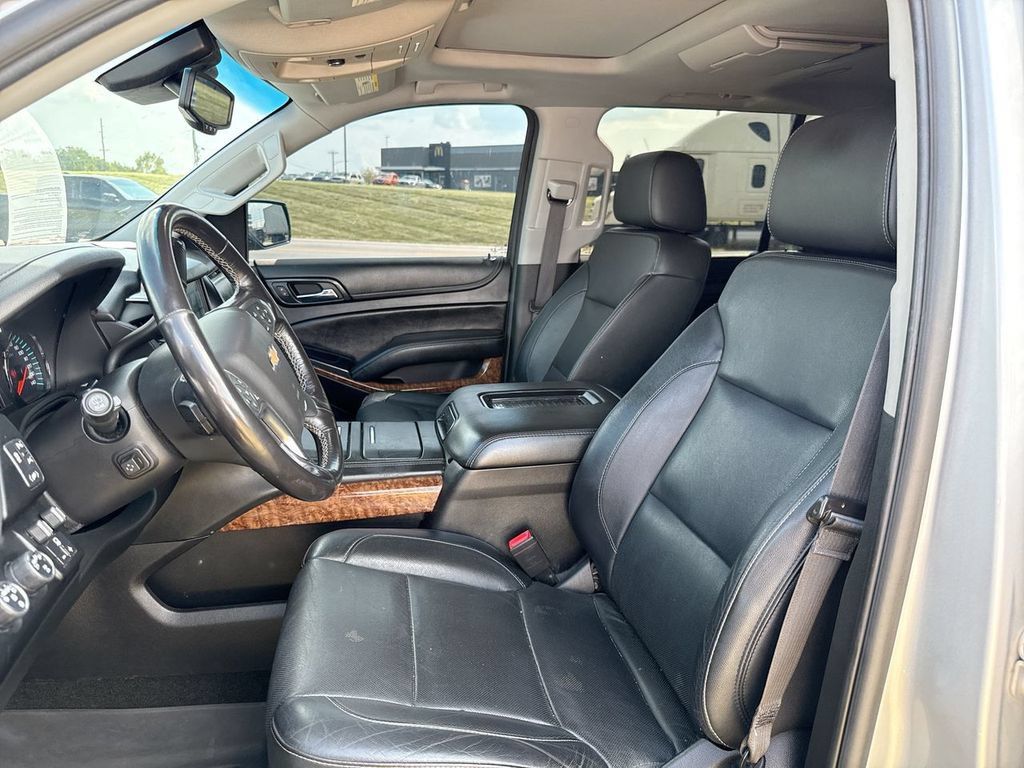 Used 2018 Chevrolet Suburban Premier AWD/4WD image 16