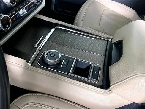 Used 2024 Ford Expedition Limited RWD image 17