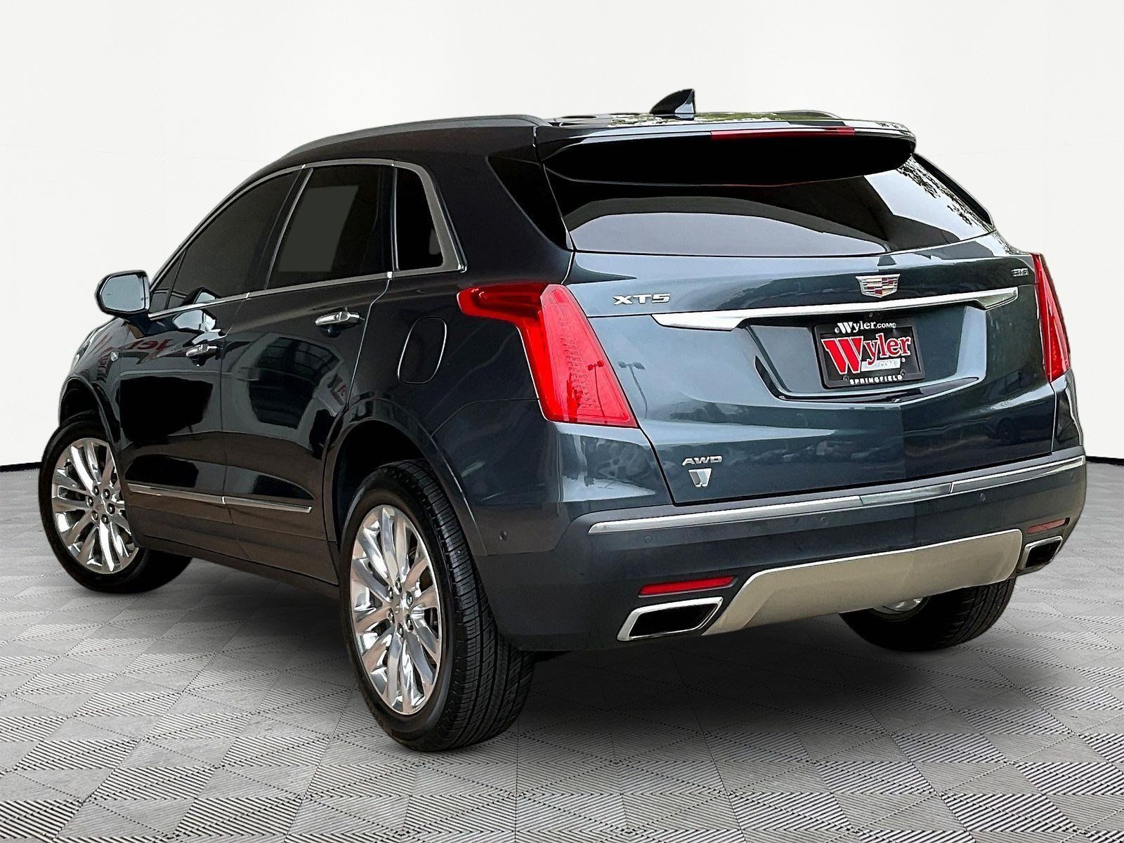 Used 2019 Cadillac XT5 Platinum AWD/4WD image 4