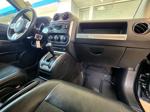 Used 2017 Jeep Compass Latitude AWD/4WD image 45