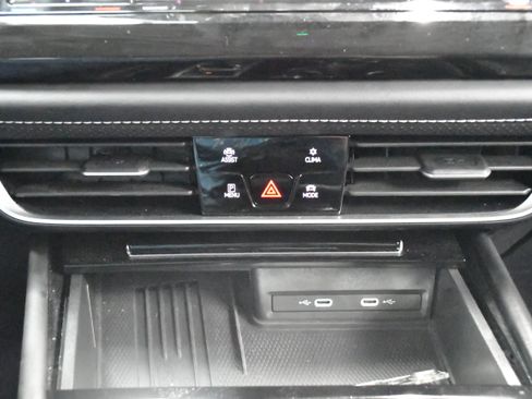 Used 2025 Volkswagen Atlas SE FWD image 27