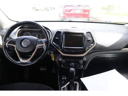 Used 2015 Jeep Cherokee Latitude w/ Cold Weather Group AWD/4WD image 9