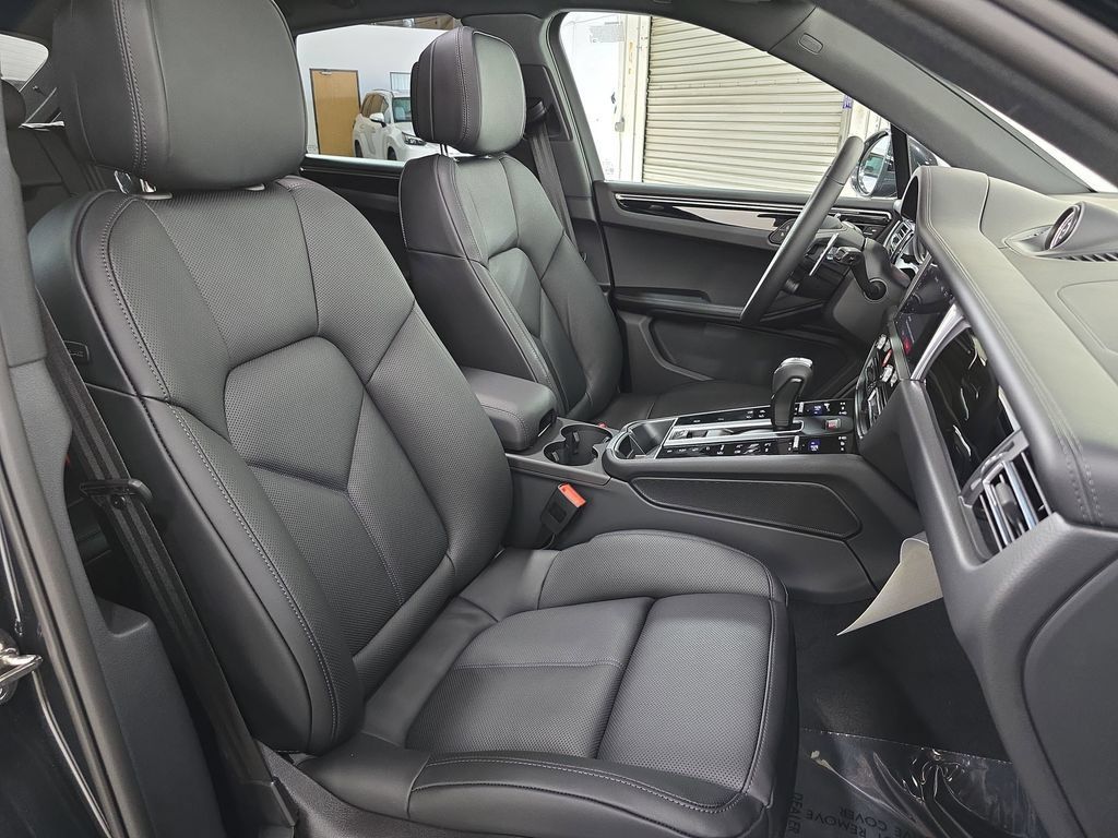 Certified 2026 Porsche Macan S AWD/4WD image 27