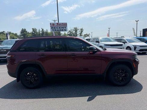 Certified 2025 Jeep Grand Cherokee Altitude AWD/4WD image 9