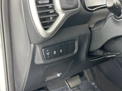 Used 2023 Kia Soul LX w/ LX Technology Package image 28