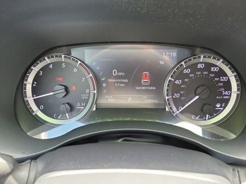 Used 2023 Toyota Highlander XLE FWD image 28